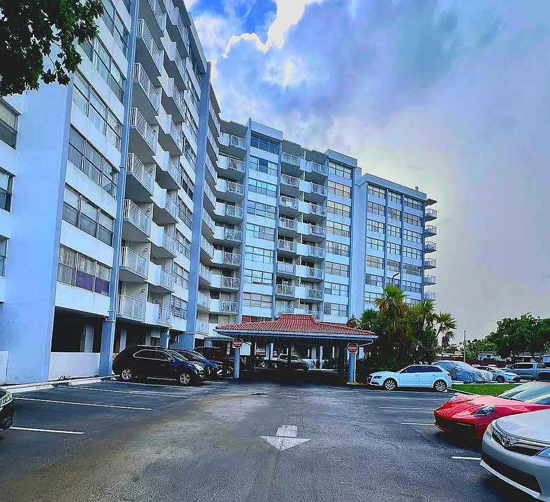 1200 NE Miami Gardens Dr #W214
