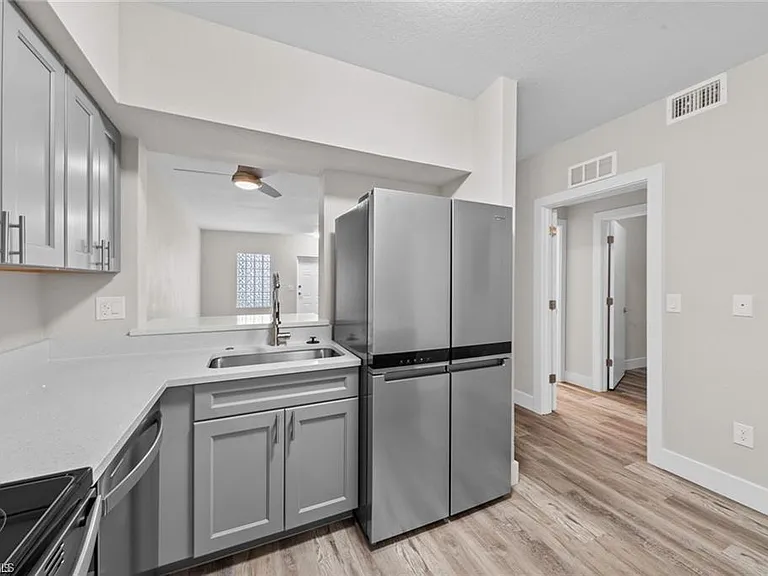 8423 Bernwood Cove Loop #405 — Photo 23