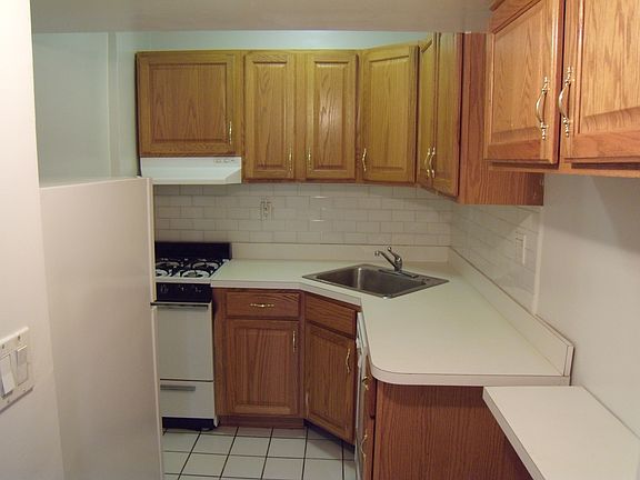 5th image of 309 W 106th St APT 4B