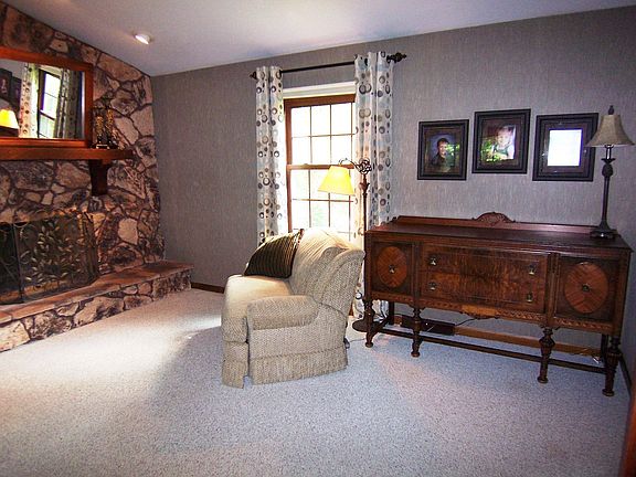 3rd image of 79 Ashlawn Ave