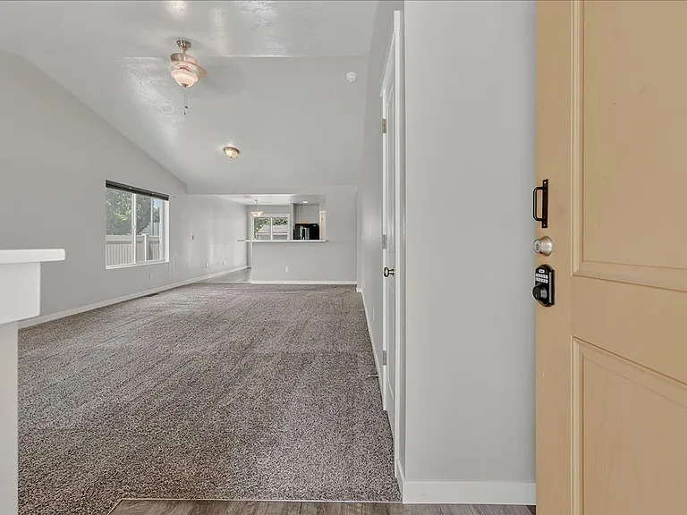 3914 W Meadowpine St — Photo 2
