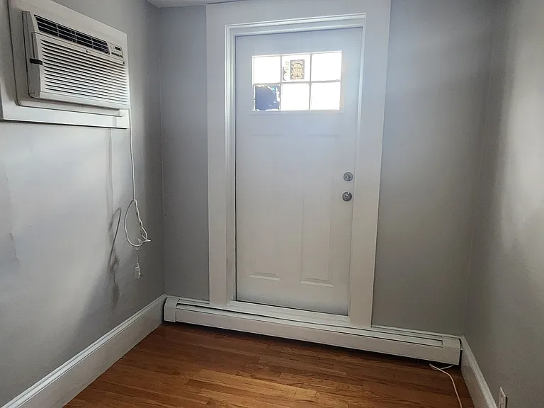 272-274B Meridian St #2 — Photo 12