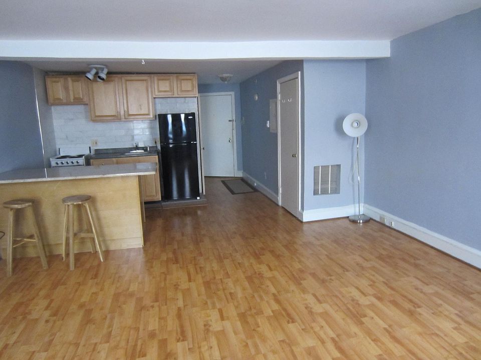 2nd image of 128 S 11th St