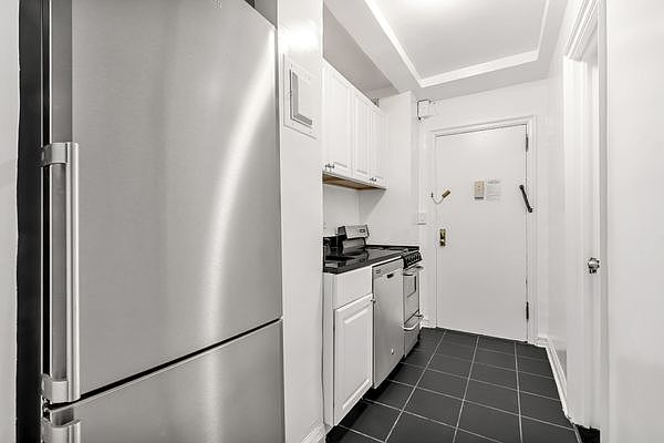 1st image of 307 E 44th St APT 304