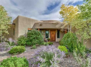 8 Tamarisk Trl, Santa Fe, NM 87506