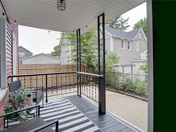 4th image of 1950 W 50th St