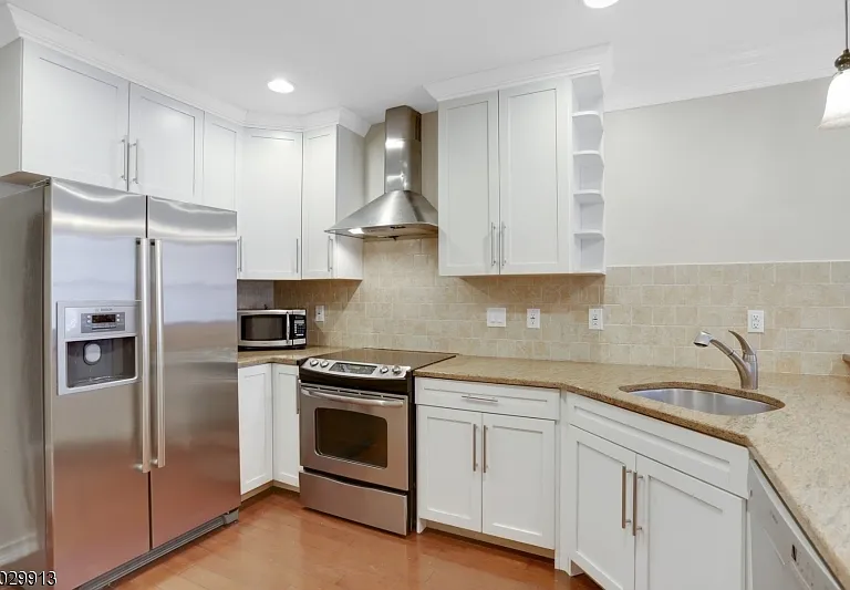 10-12 Elmer St #L — Photo 6
