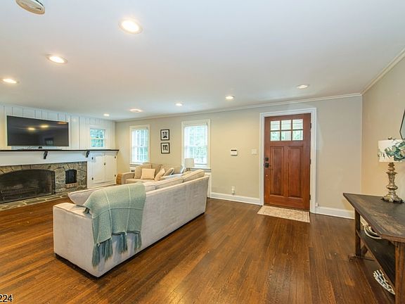 5th image of 77 Forest Hill Rd