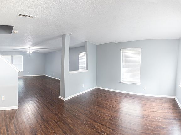 3rd image of 6819 Earlswood Dr