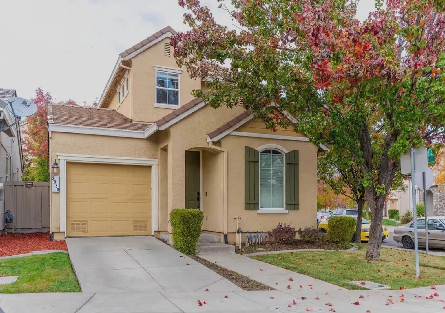 Cute As A Bug Natomas 2/2! Please read entire ad for viewings! — Photo 1