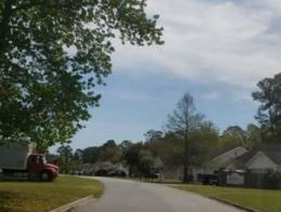 Exterior Neighborhood (street photo)