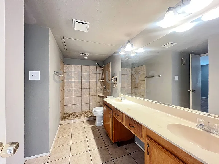 6011 Dooley Dr — Photo 6