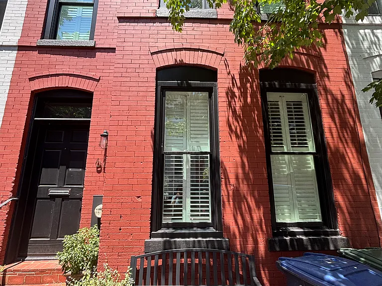 656 Acker Pl NE — Photo 2