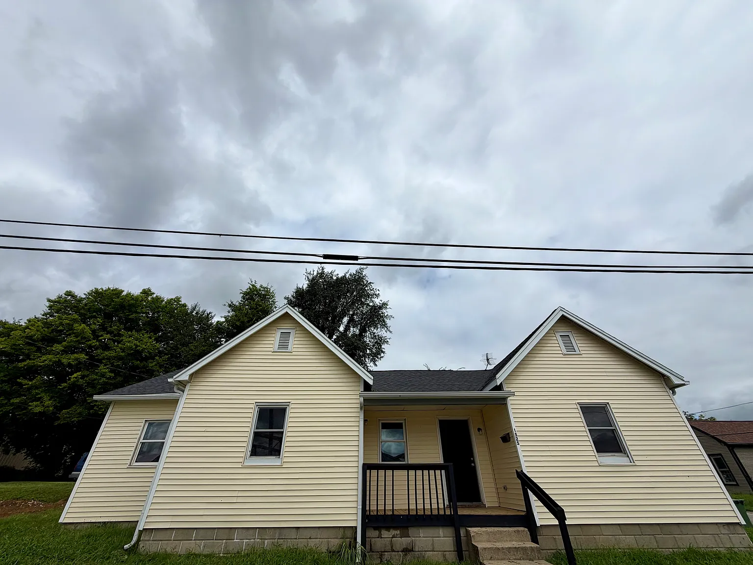 3 bed, 1300 sqft, $1,450 — Photo 1