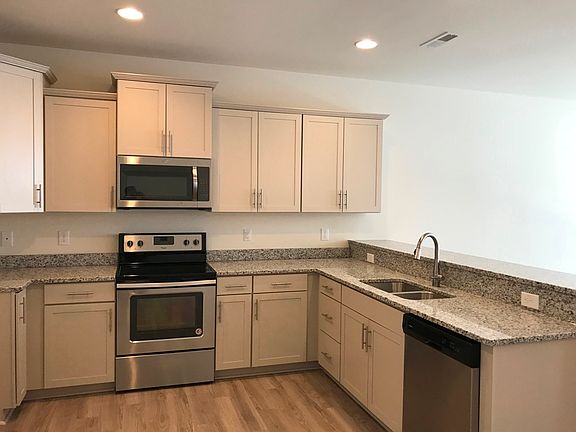 5th image of 1704 Shady Oaks Dr
