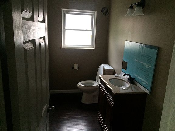 Main floor Bathroom