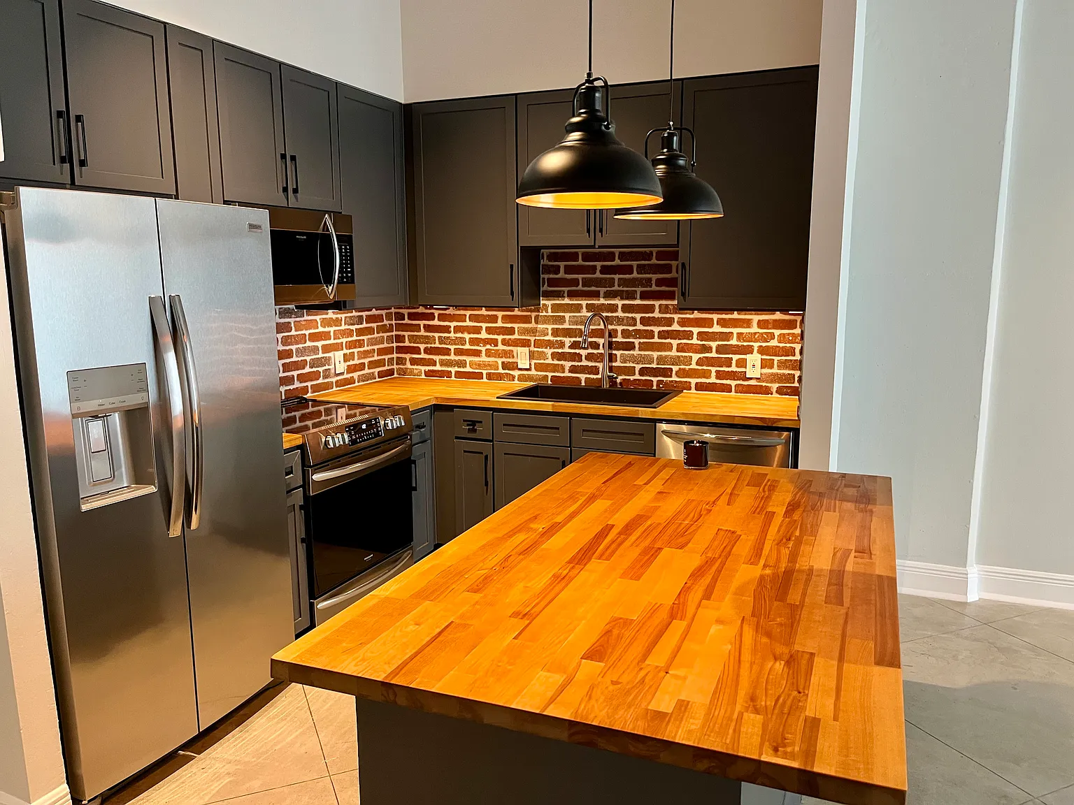 1 bed, 796 sqft, $2,790 — Photo 2
