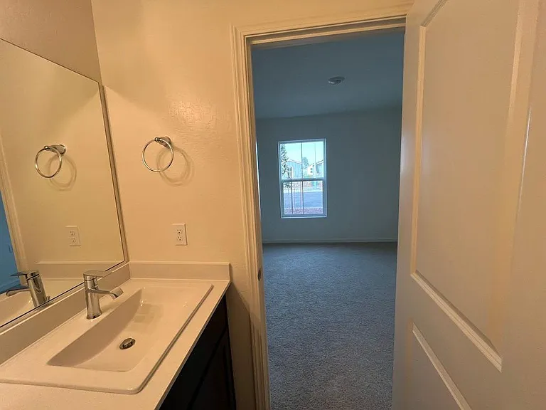 Bathroom 3 (jack and Jill style)