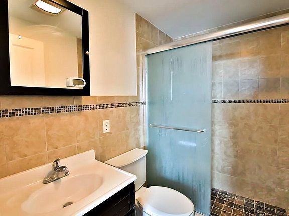 3rd image of 809 22nd St #605
