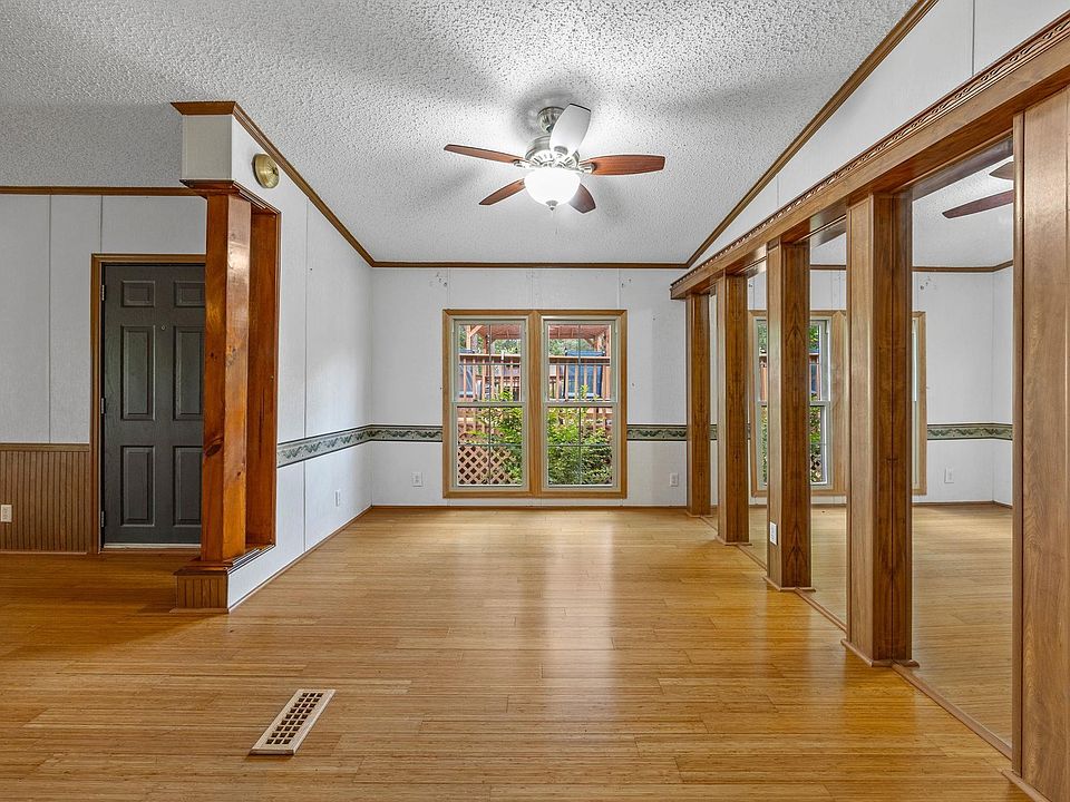 25th image of 995 Foster Rd