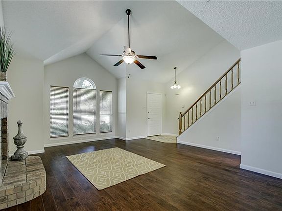 4th image of 1231 Oxford Ln