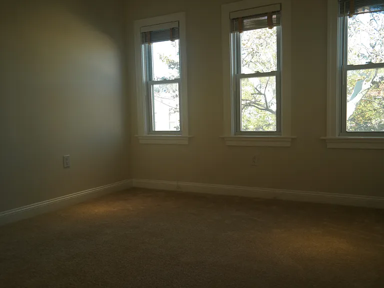 1145 W Hamburg St — Photo 9