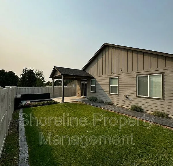 511 Diamond Lake St — Photo 29