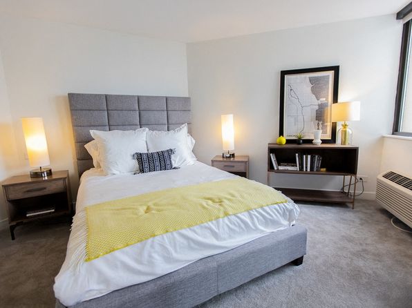 2625 N Clark St #402R