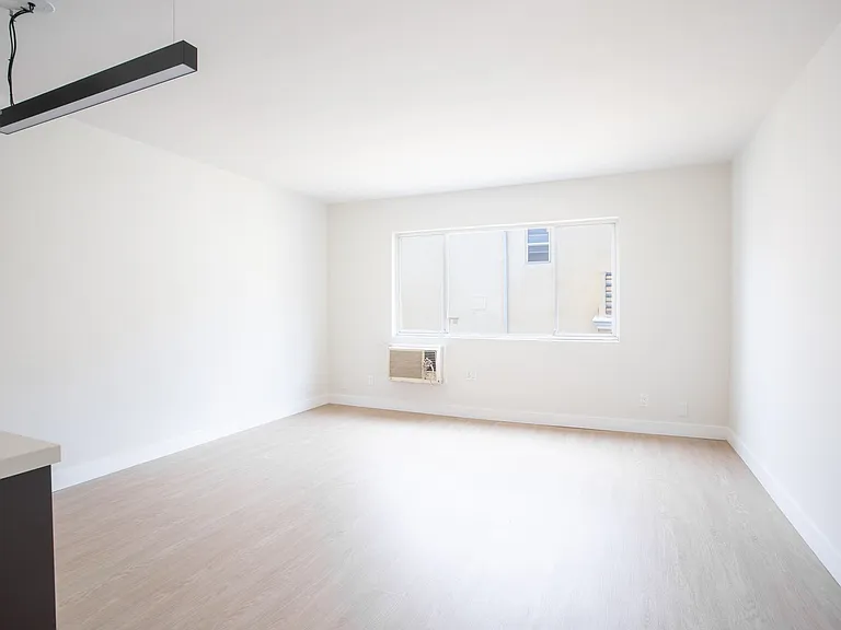 1811 Tamarind Ave — Photo 29