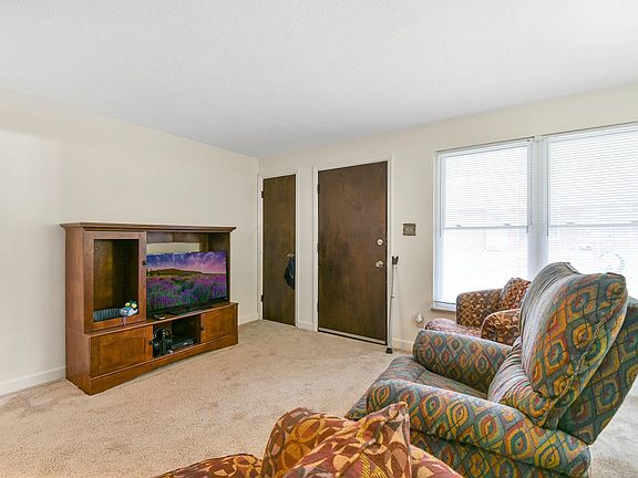 4th image of 77-79 Sunnyside Ln
