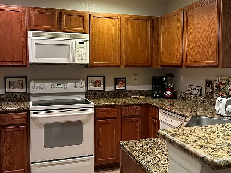 4600 E Moody Blvd #3J — Photo 3