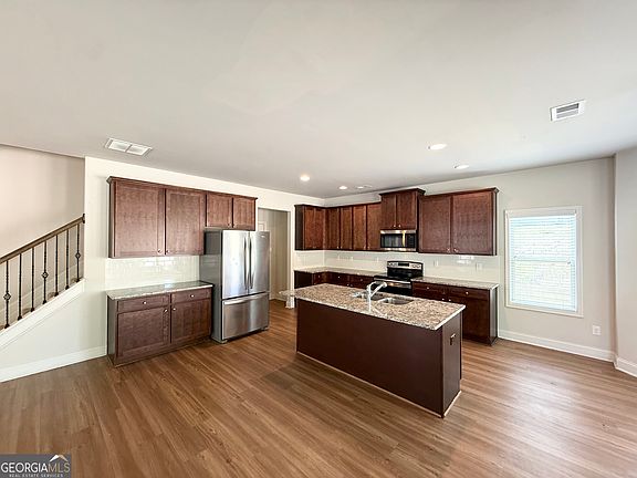 5th image of 255 Dublin Way