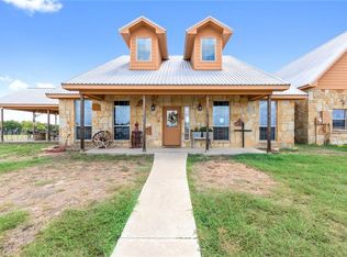 902 N Lexington St, Holland, TX 76534