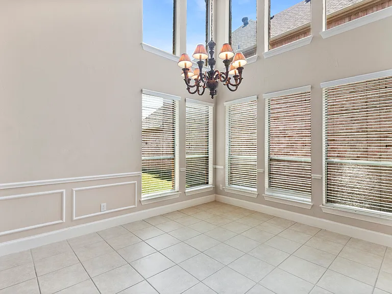 3240 Forestbrook Dr — Photo 10