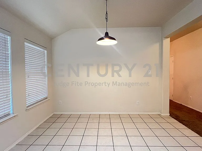 2049 Helmoken Falls Dr — Photo 7