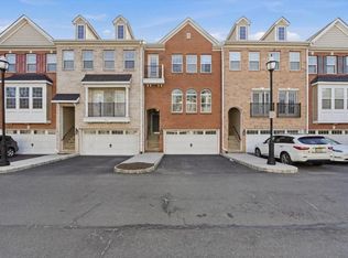 41 Creekside Ct, Secaucus, NJ
