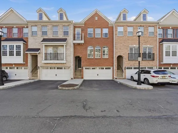 41 Creekside Ct, Secaucus, NJ 07094