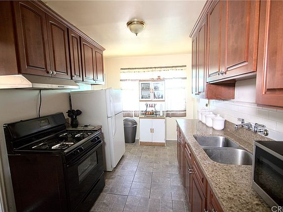5th image of 12851 Woodcock Ave