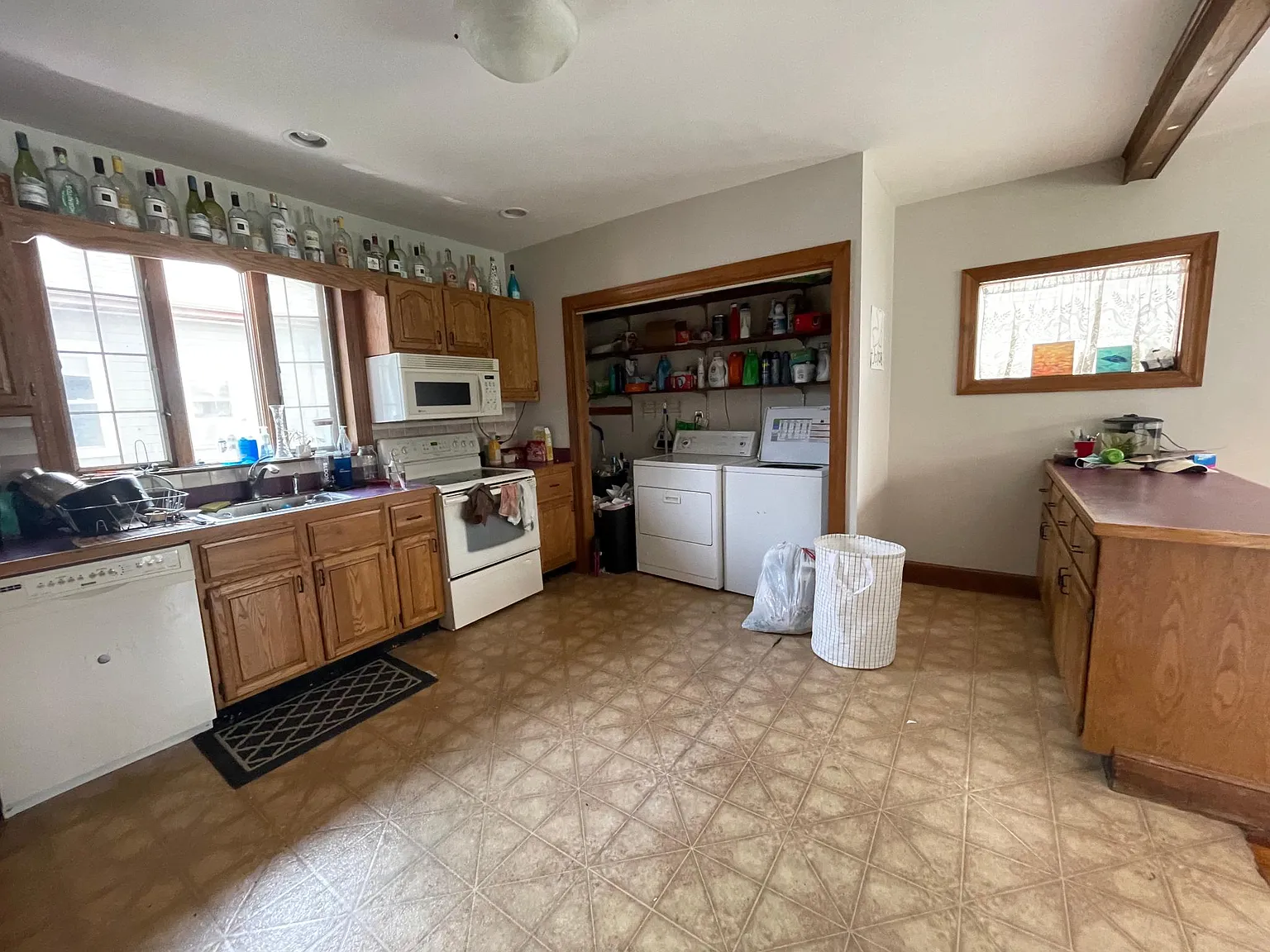 4 bed, 9999 sqft, $6,750 — Photo 2