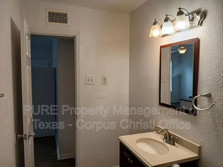 901 Furman Ave #F — Photo 9
