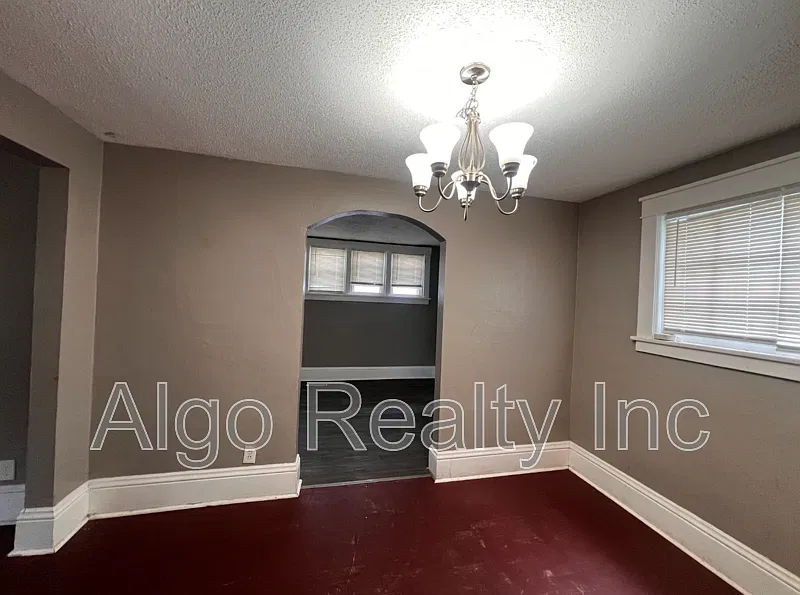4 bed, 1.0 bath, 1147 sqft, $2,495 — Photo 2