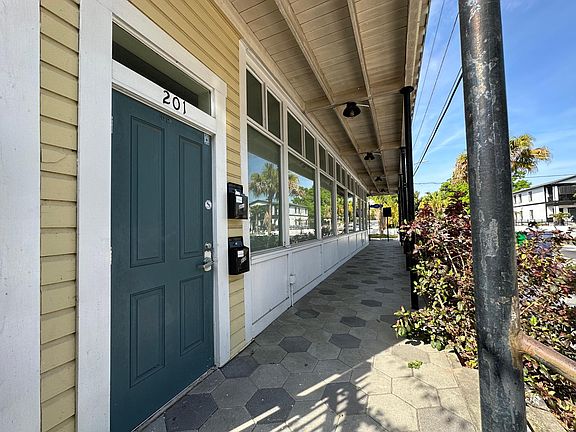 3rd image of 1001 E Columbus Dr #201