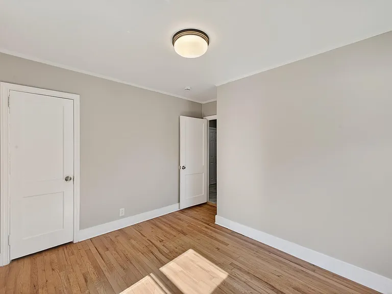 450 Williamsburg St — Photo 22