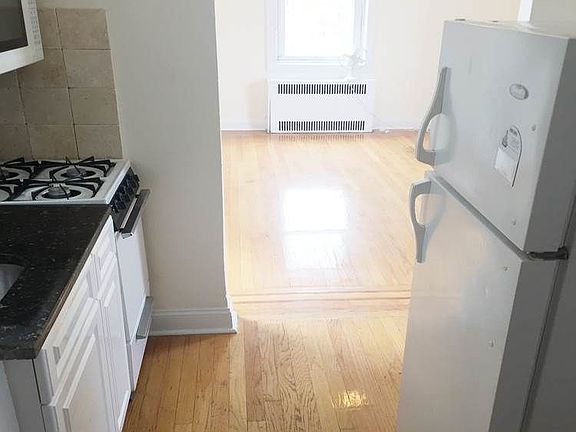 2nd image of 45 Pineapple St #Pent1