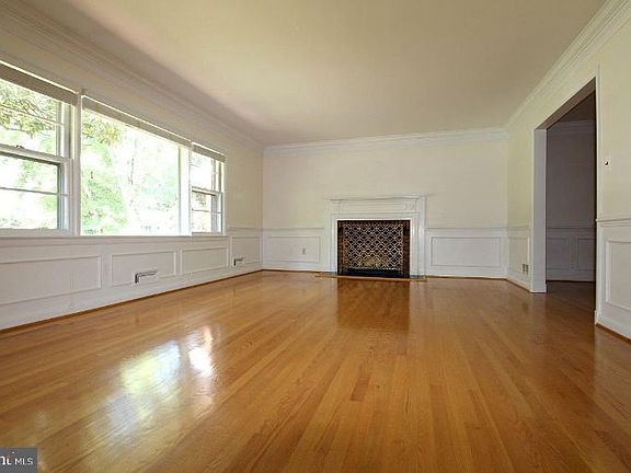 4th image of 1435 Highwood Dr