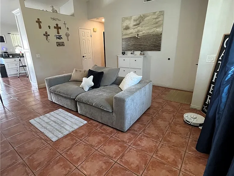 14785 Mallory Dr — Photo 3