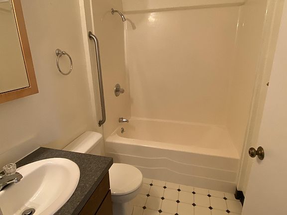 5th image of 180 NE Grant St