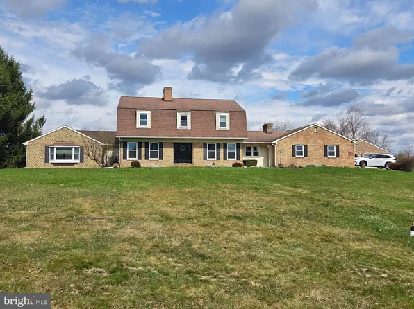 7204 Charles Dr, Harrisburg, PA 17112