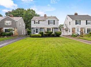 2243 S Belvoir Blvd, University Heights, OH 44118