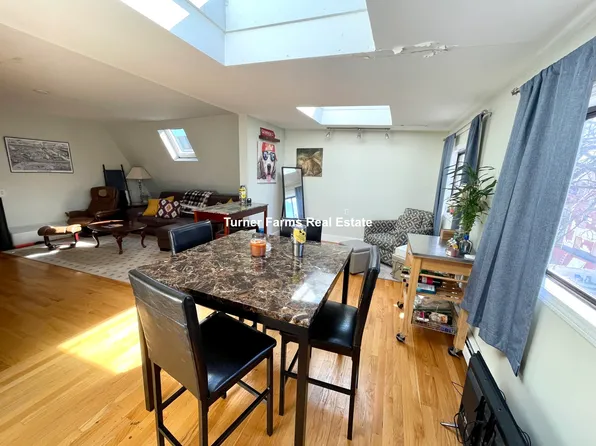 12 Evergreen Ave #3, Somerville, MA 02145